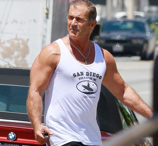 Mel Gibson arata demential la 57 de ani. Schwarzenegger si Stallone sunt mici copii pe langa el