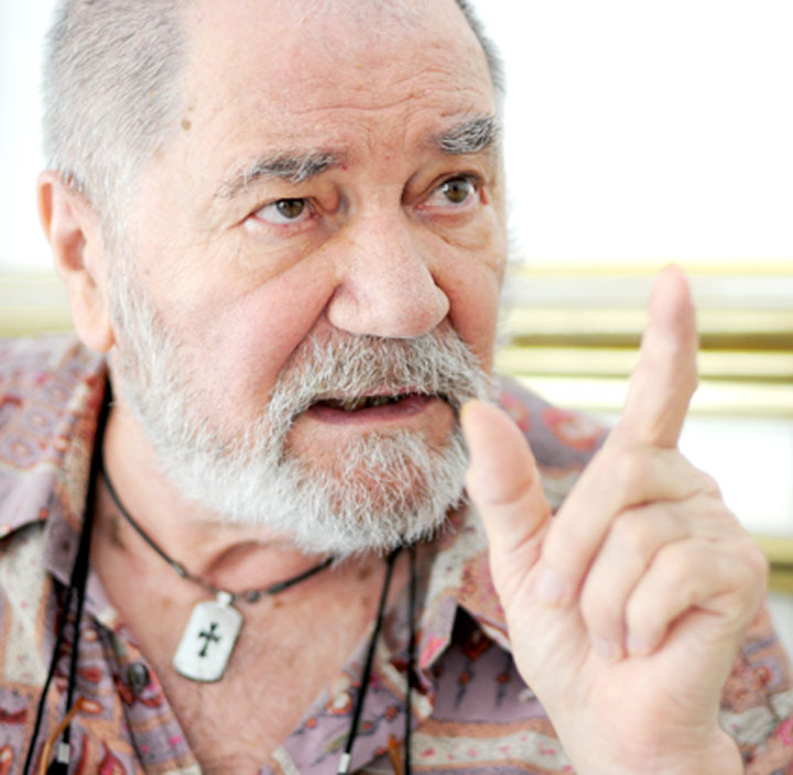 Ion Besoiu: “Cuceream fetele cu poezia, nu cu Mercedesul”