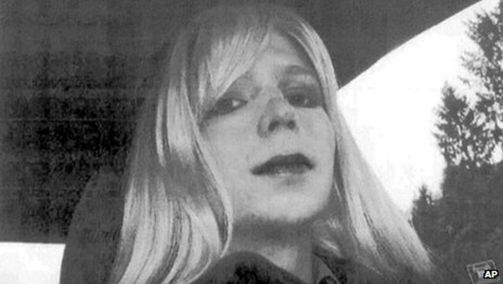 „Cartita Wikileaks” a tradat fiindca vroia sa fie femeie