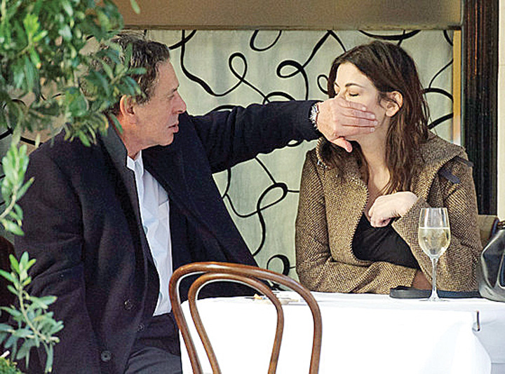 Charles Saatchi o vrea pe Nigella inapoi:  “Milionarul bataus” ameninta ca se sinucide daca il lasa nevasta