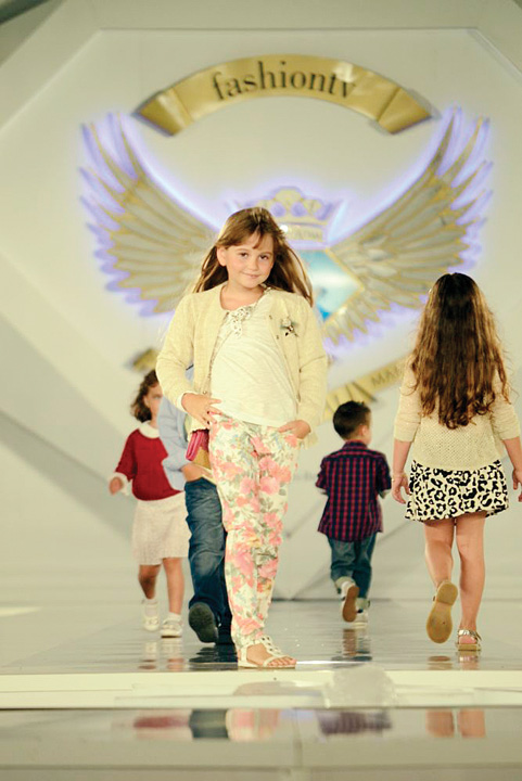 Irinel sta in casa cu-n model: Irina Columbeanu, desemnata Mini Miss FTV Model