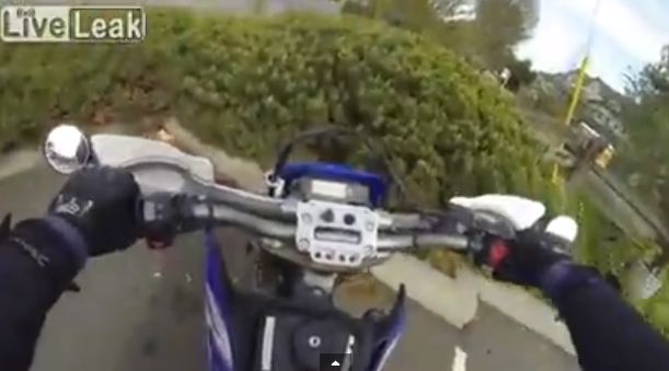A demonstrat ca e OM! Gestul unui MOTOCICLIST a impresionat internautii! (VIDEO)