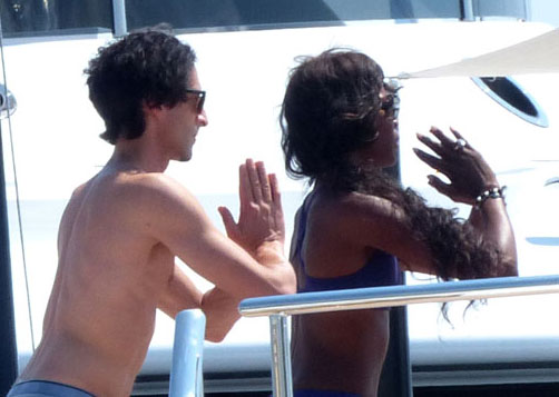 Naomi Campbell si Adrien Brody, amor si yoga pe iahtul lui Cavalli