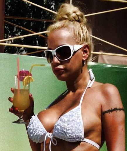 Simona Trasca, nebunie totala la o piscina de lux!