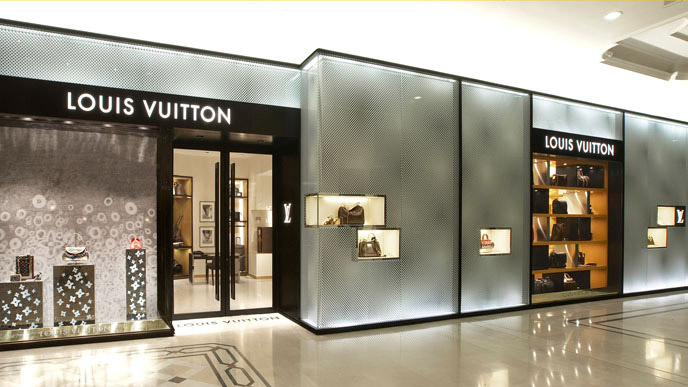 Criza, criza, dar produsele Louis Vuitton se vand la foc automat