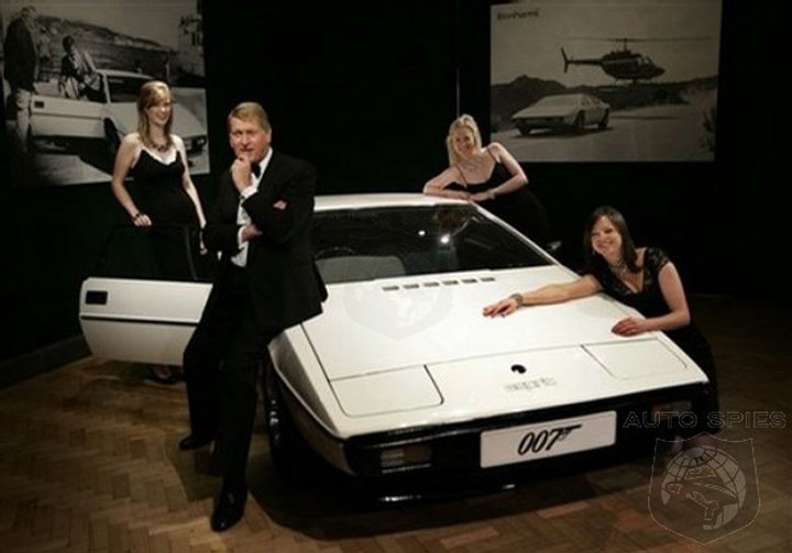 Masina-submarin a lui James Bond, vanduta cu 864.000 de dolari