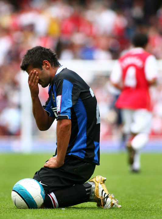 Chivu bate in retragere