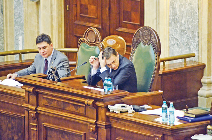 Crin Antonescu - juramant Dan Voiculescu Senat - Narcis Pop (2) - Ziarul National