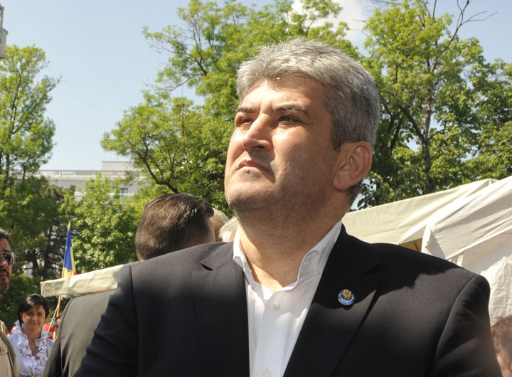 Fostul vicepremier isi sustine cauza. Oprea: Veneam de la SRI/DNA uita – Gigina a cazut intr-o groapa imensa