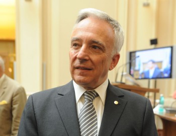 MUGUR ISARESCU-FANE (17) inalt - Ziarul National
