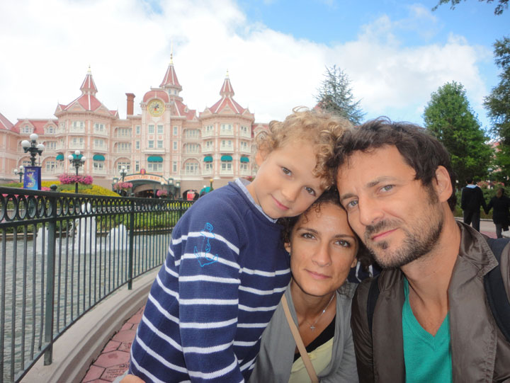 Copilul lui Andrei Aradits, rasfat inainte de inceperea scolii: Distractie maxima la Disneyland!