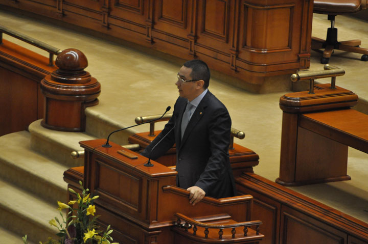 Ponta s-a ferit sa dea piept cu liberalii in Parlament