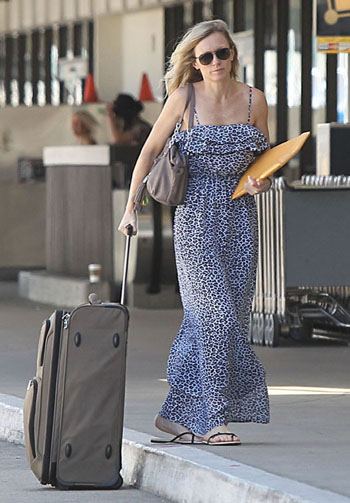 Semi-Exclusive... Clint Eastwood Dropping Off A Mystery Woman At LAX - Ziarul National