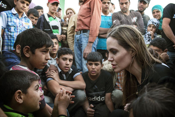 UN-Worldwide Refugees Jolie - Ziarul National