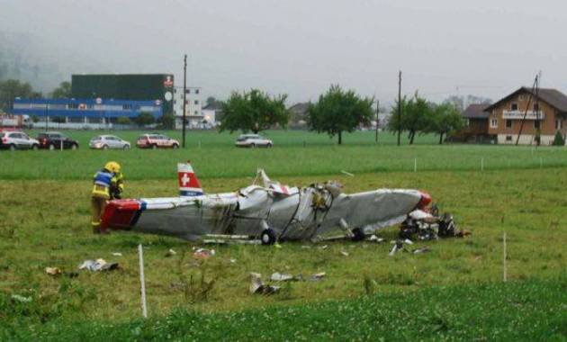 Doi morti in urma PRABUSIRII unui avion turisitic in Canalul Manecii!