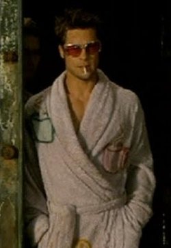 Brad Pitt a facut senzatie in halatel in pelicula "Fight Club" .