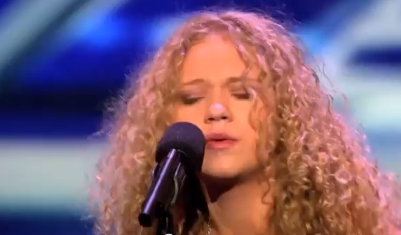 La 13 ani a CUCERIT juriul „X Factor”! Vocea care a strans 5 milioane de vizualizare pe YouTube!