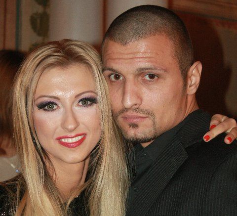 El este musculosul care urmareste fiecare miscare facuta de Andreea Balan