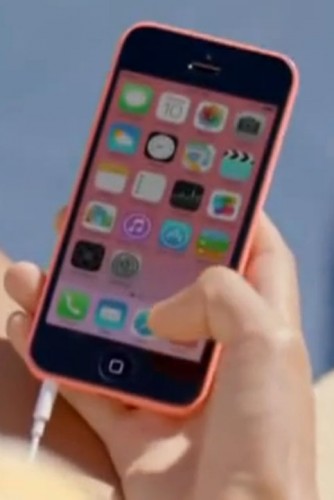 iPhone 5 c in mana roz - Ziarul National