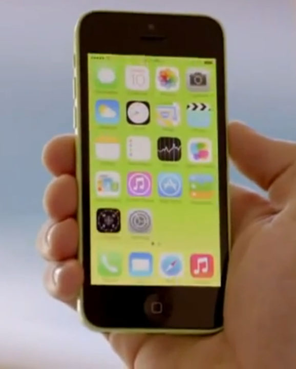 iPhone 5 c in mana verde - Ziarul National