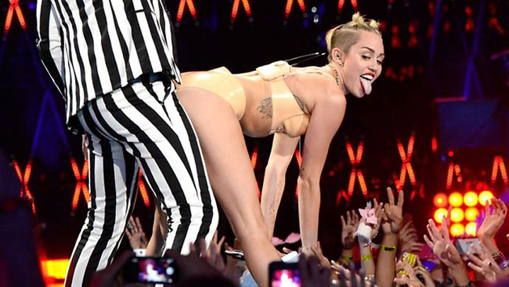 Vogue a scos-o de pe coperta pe Miley Cyrus