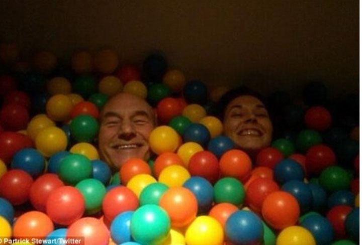 Capitanul Jean Luc Picard si-a pus pirostriile