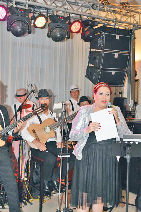 Oana Roman a acoperit band-ul!