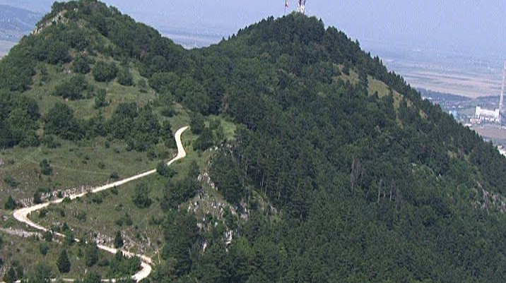 A cazut intr-o prapastie, in Bucegi. Echipele de salvare incearca sa o gaseasca