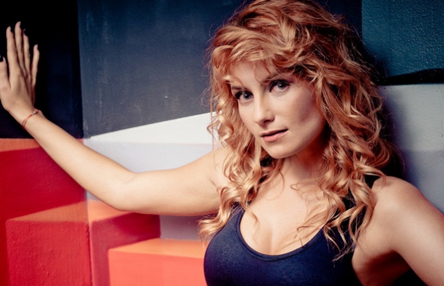 Sylvia bea cate un pahar de vin fiert inainte de fiecare concert