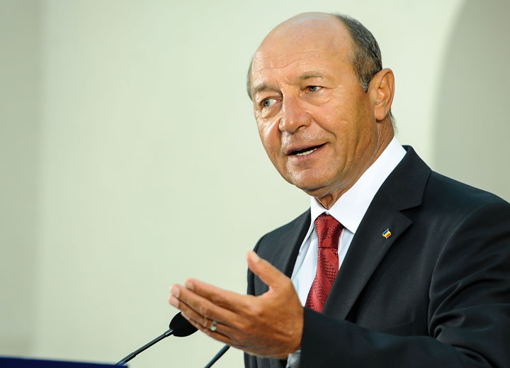 Basescu: “Ponta utilizeaza Parlamentul ca pe o maciuca politica. Este un premier CORUPT profund”
