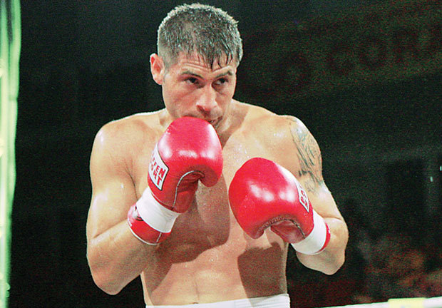 Viorel Simion se bate pentru titlul mondial la box
