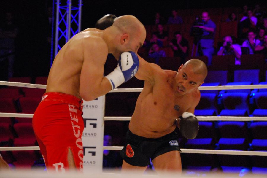 10 luptatori s-au batut in mall-ul din Baneasa. Mike Zambidis este campion mondial! (VIDEO)