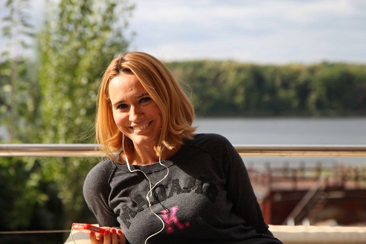 Andreea Esca poarta pe deget un inel neobisnuit! „Cine vrea… sa apese pe el!”