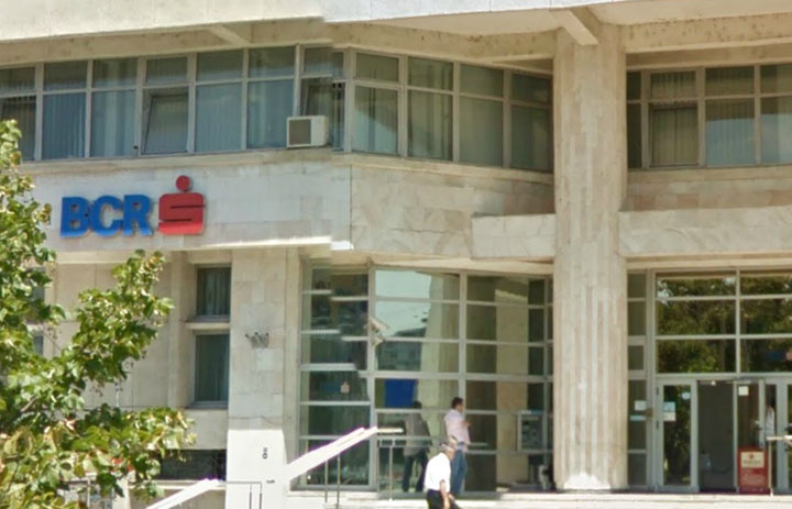 Opt furturi dintr-o sucursala a BCR