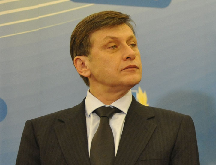 Antonescu, nou atac la Ponta: Nu intelege si nu practica, asa cum se cuvine, separatia puterilor in stat
