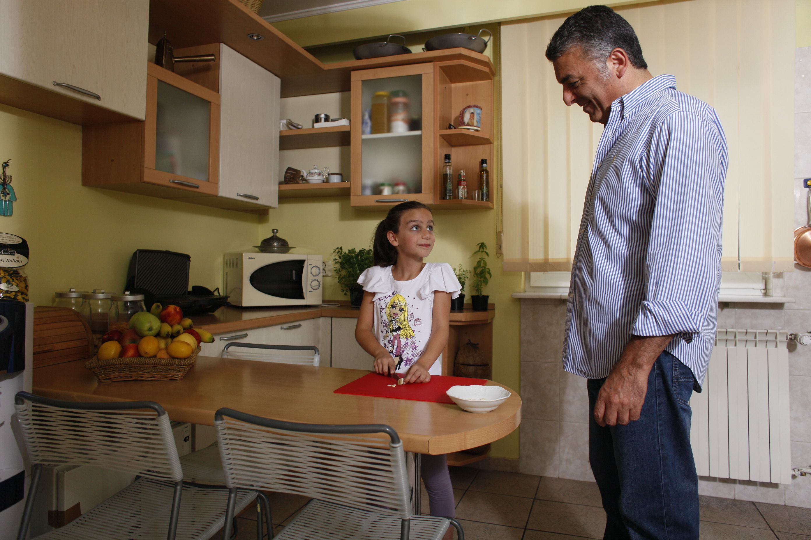 Chef Hadad, specialist in impletit coditele fetitei sale!