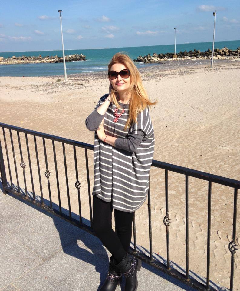 Alina Sorescu, la plaja in octombrie!