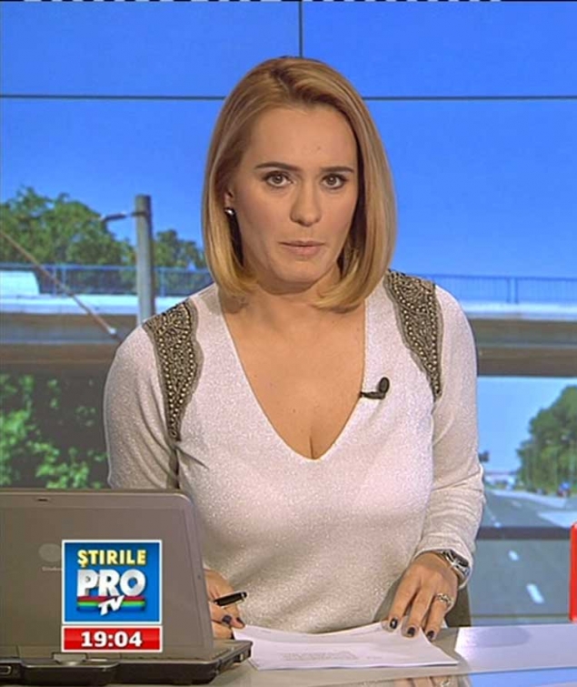 Andreea Esca, aparitie de senzatie, in direct la stiri!