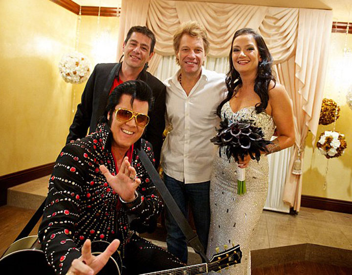 Bon Jovi a dus o fana in fata altarului