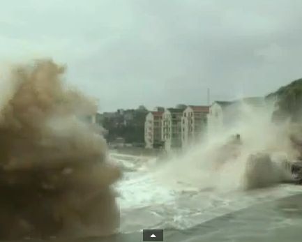 Imagini de groaza in China: Natura s-a dezlantuit si a facut victime! (VIDEO)