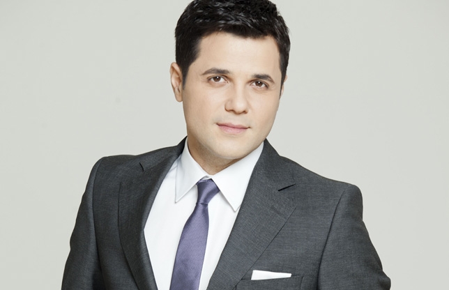 Moment memorabil: Cove, SARUTAT PE GURA, de un cunoscut barbat din showbiz!