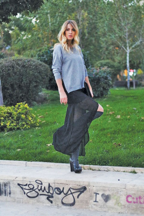 Dana Rogoz, intr-un stil usor ambramburit