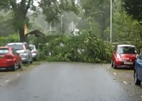 O furtuna violenta a facut prapad in Marea Britanie si Franta (VIDEO)