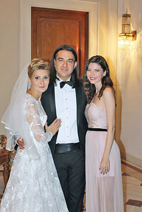 Dan Negru s-a infipt la buchetul de mireasa al Sandrei Stoicescu