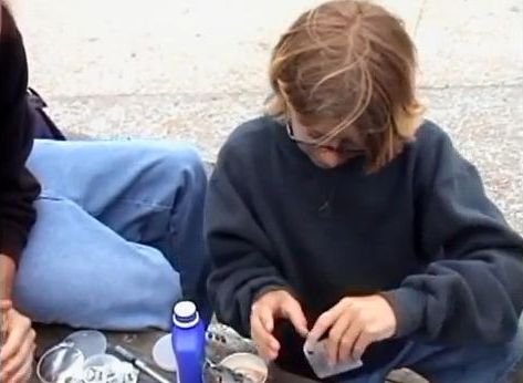 Copiii astia nu sunt sanatosi la cap. Uite ce au putut sa faca unor bieti pescarusi! (VIDEO)