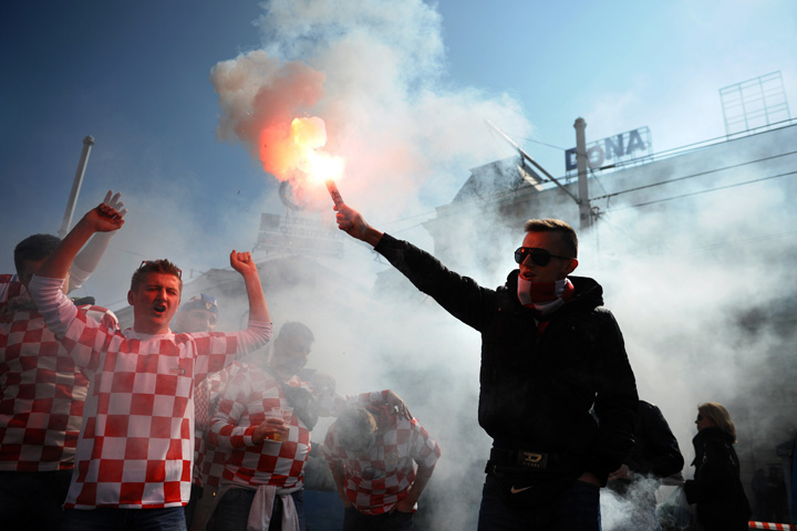 FBL-WC2014-CRO-SRB-SUPPORTERS - Ziarul National