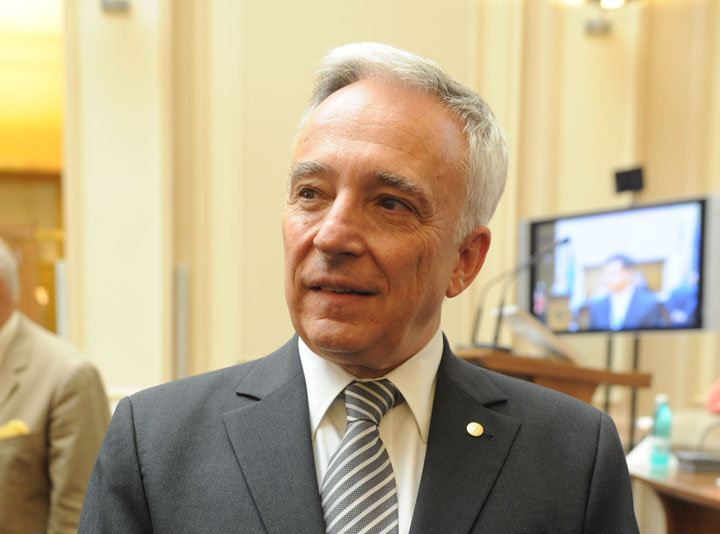 Isarescu: Statul sa relaxeze fiscalitatea, iar bancile sa reia creditarea