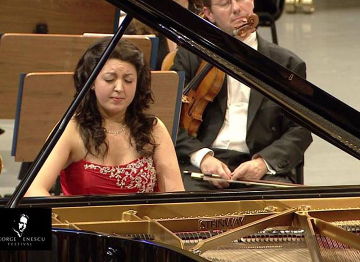 Pianista Alexandra Dariescu, desemnata “Femeia Viitorului”