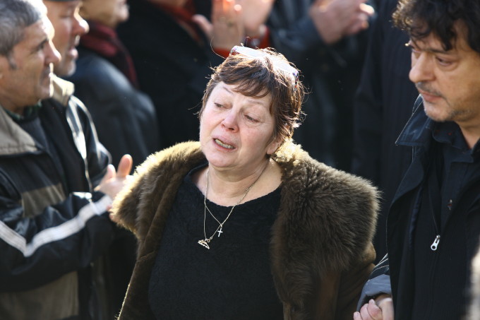 Anca Pandrea, sfasiata de durere! Actrita a plans continuu langa crucea lui Iurie Darie!