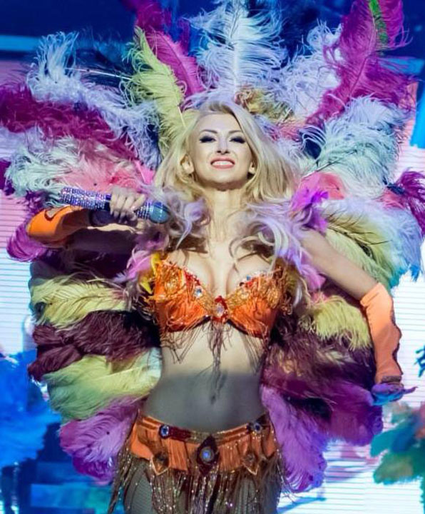 Record incredibil pentru Andreea Balan: Schimba 10 costume in doar 45 de minute